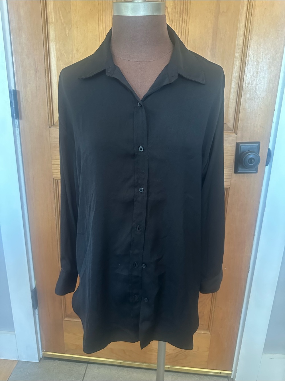 Banana Republic Black Long-Sleeve Button-Front Blouse